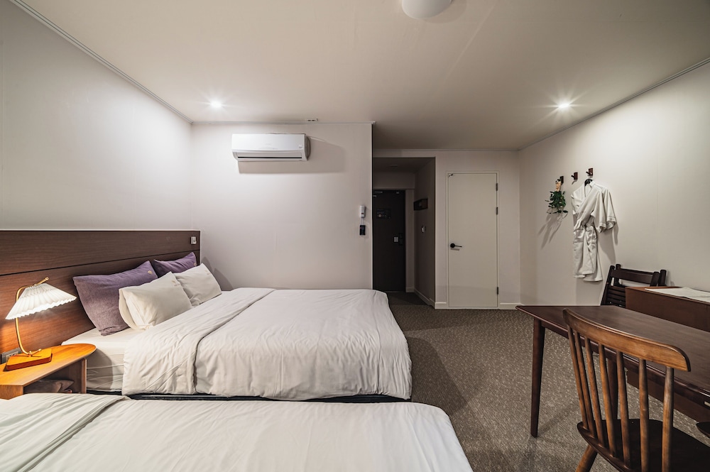 B Cent Hotel 28/58