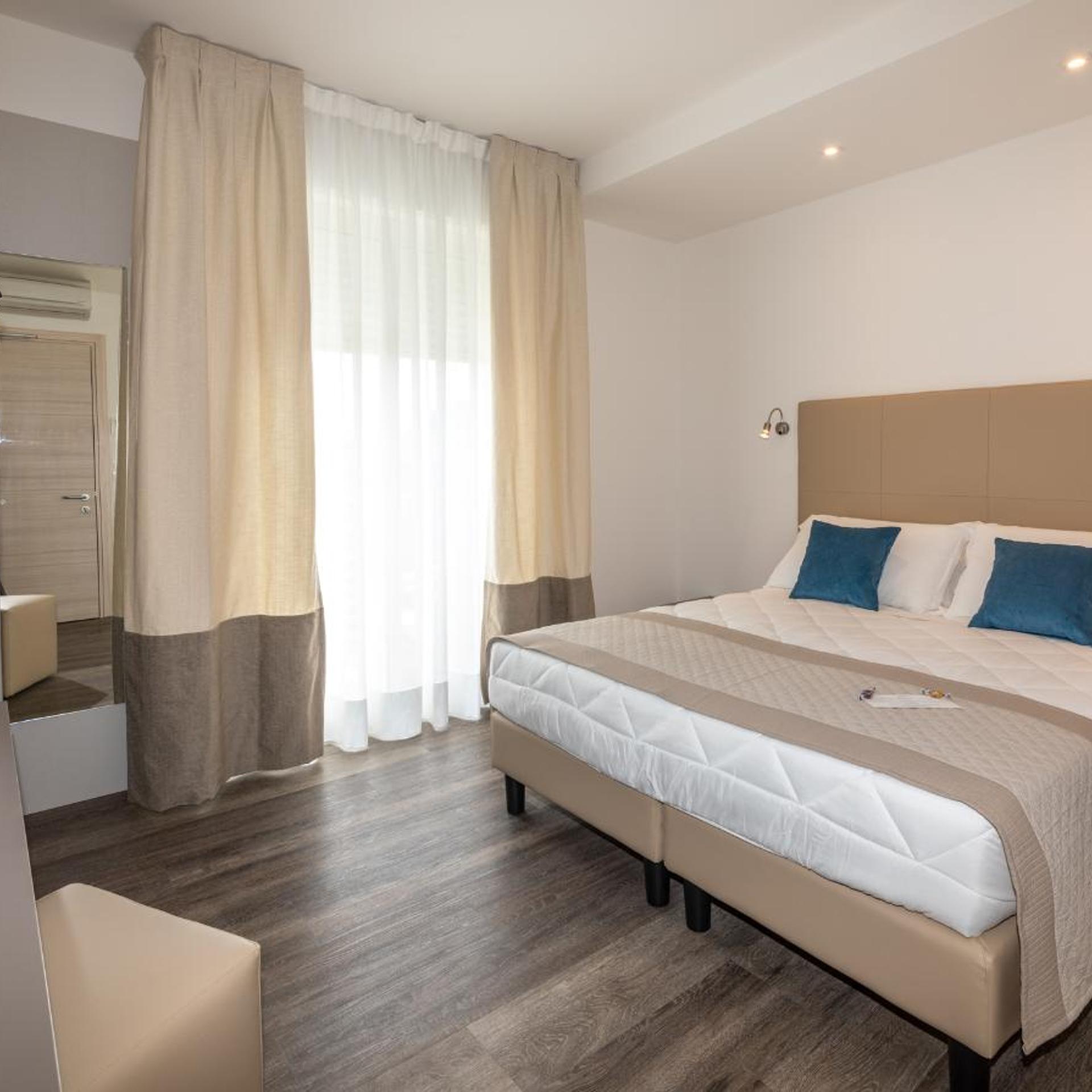 Deluxe, Double or Twin Bed