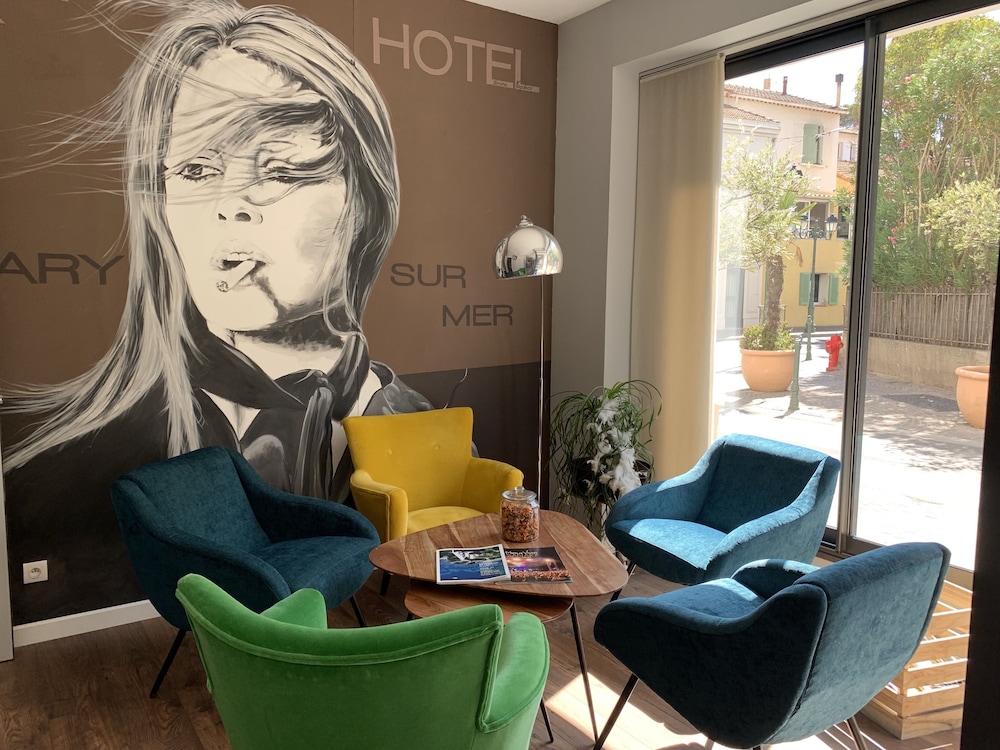 Hotel Holidays and Work 27/44