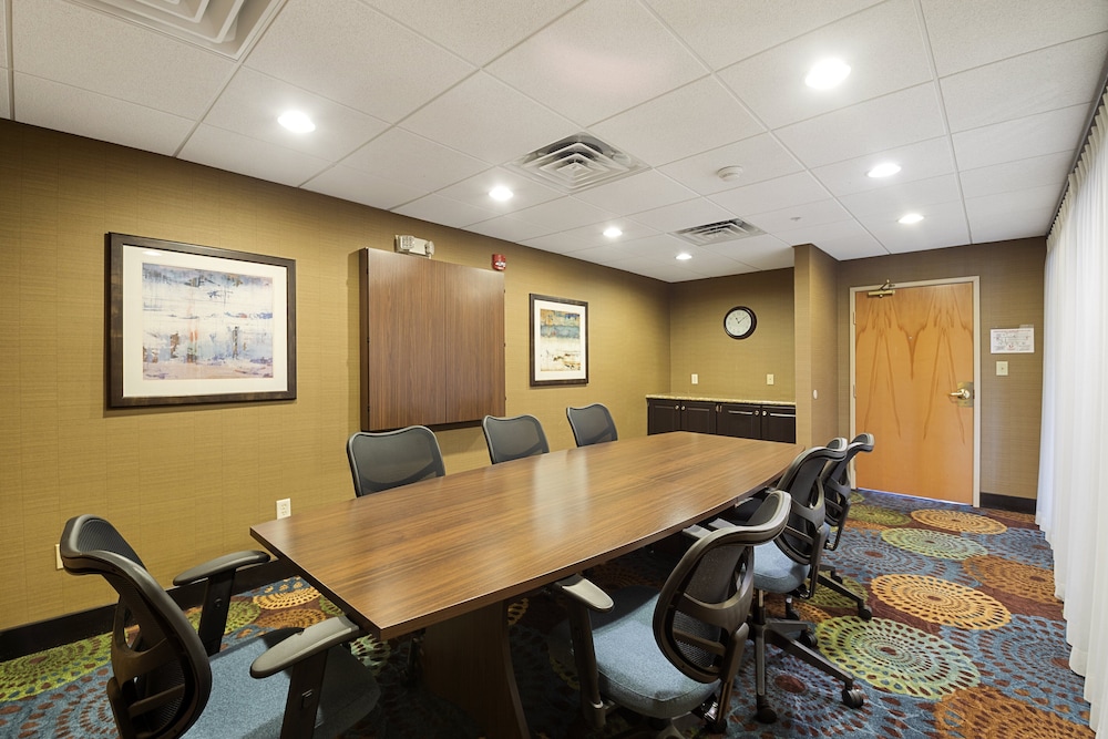 Holiday Inn Express Bloomington West 55/68
