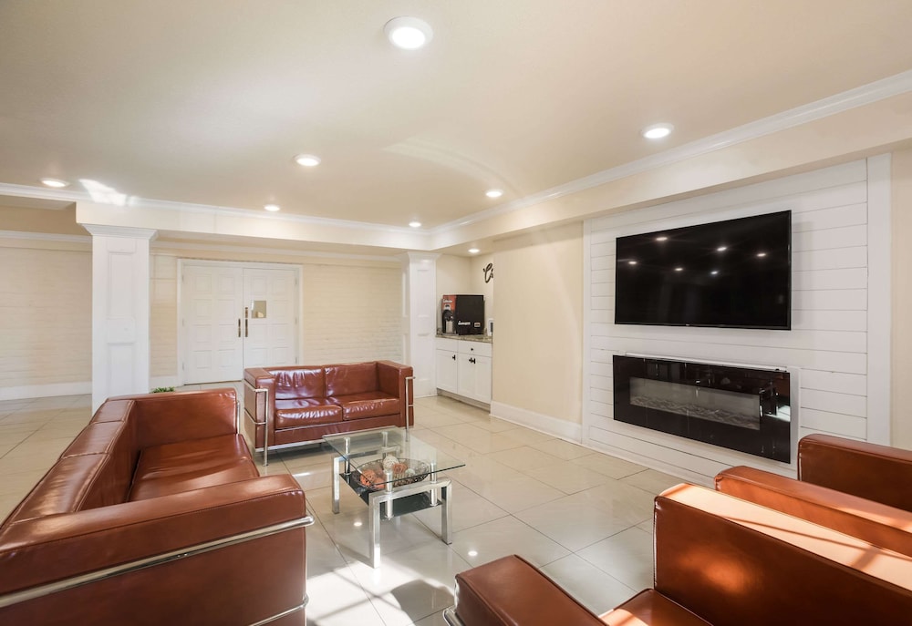 Bhagat Hotels Stone Mountain Atlanta BW Signature Collection 32/35