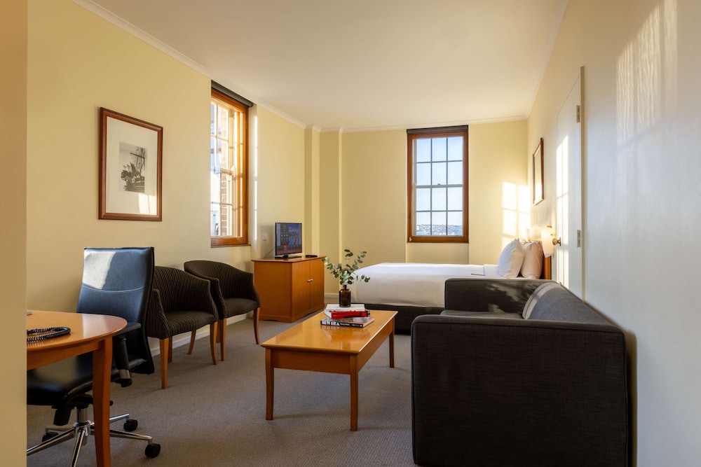 Sydney Harbour Hotel 50/71