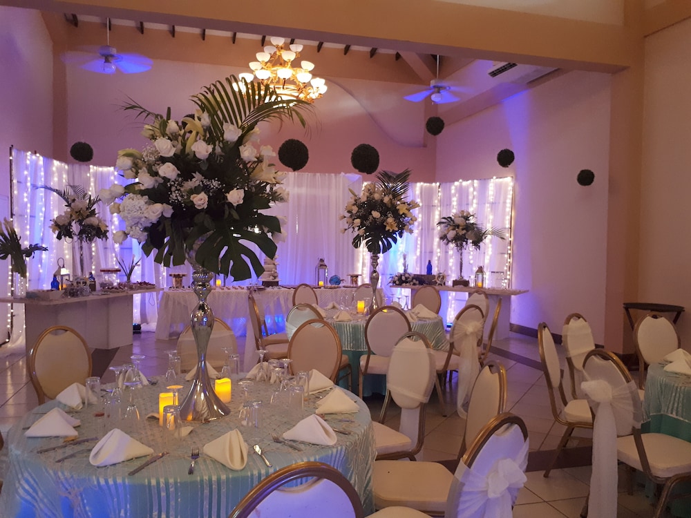 Las Olas Beach Resort 33/50