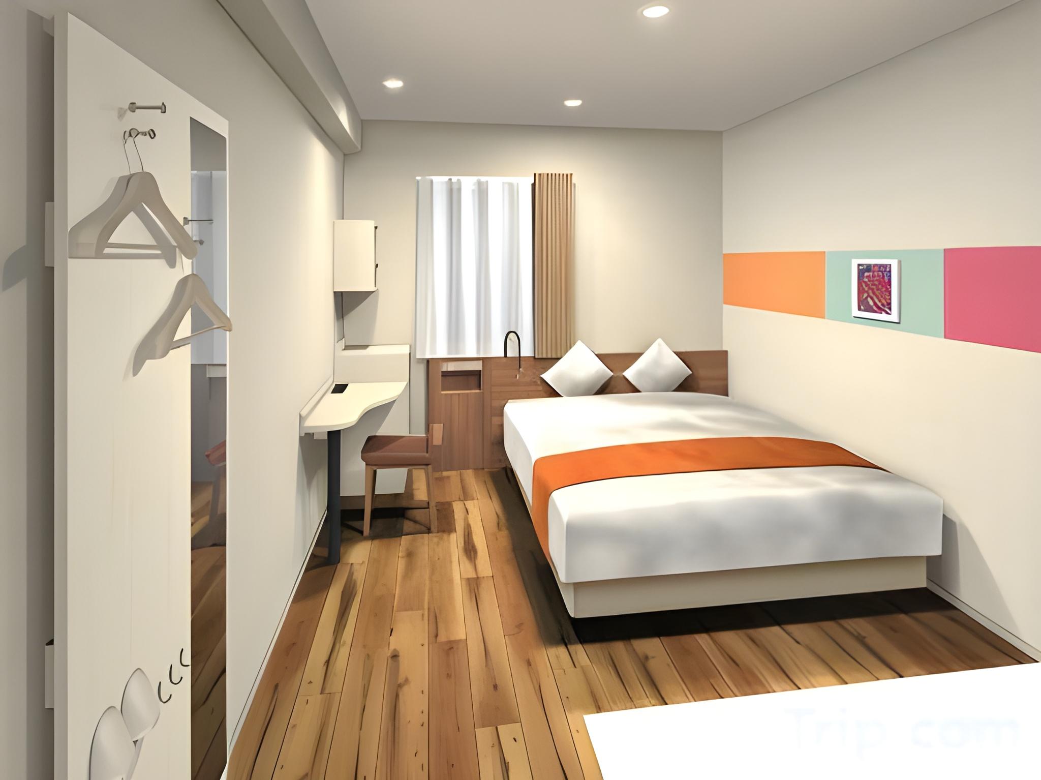 Room, Double or Twin Bed