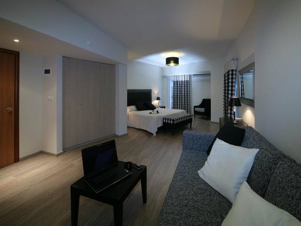 Mati Hotel 33/53