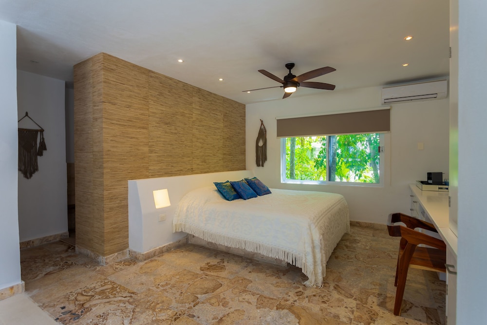 Lotus Beach Hotel 10/49