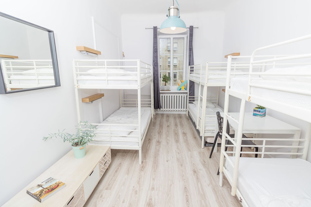 Chillout Hostel 24/70