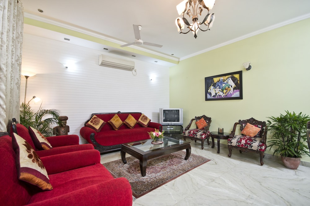 Praskash Kutir 49/70