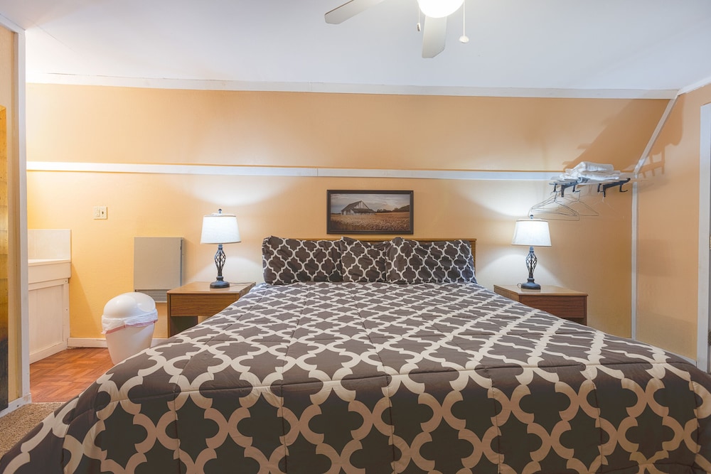 Parkside Motel by OYO Meadville Conneaut Lake 16/50