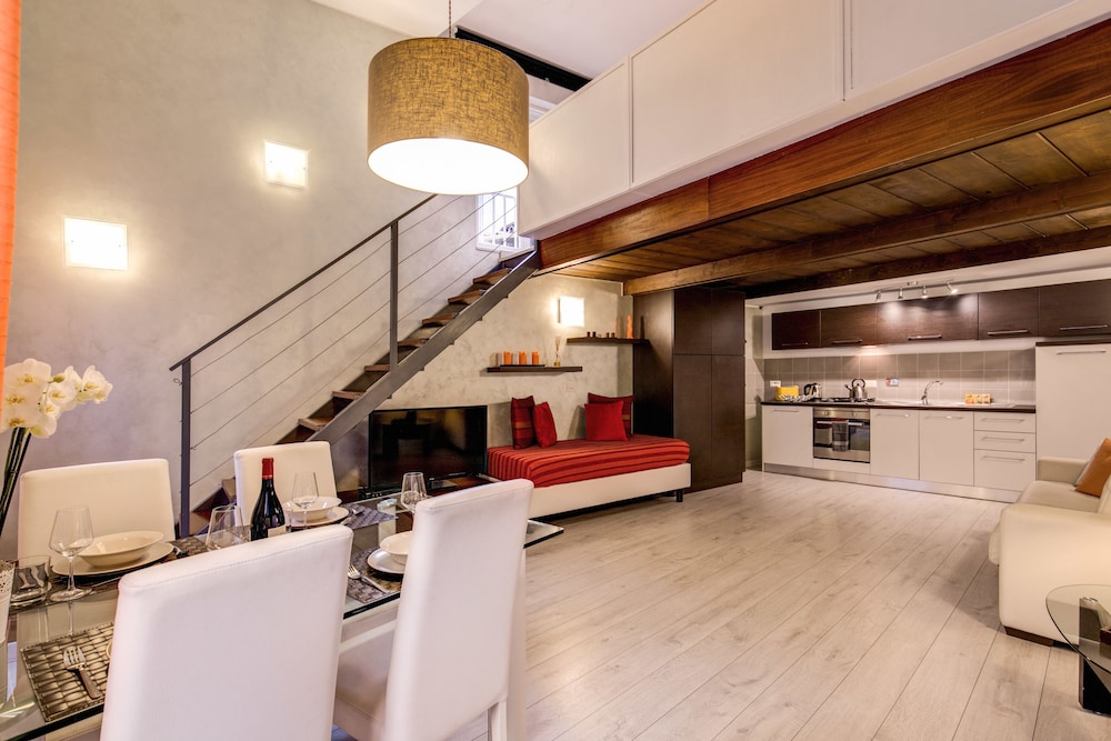 Tritone Top House 31/83