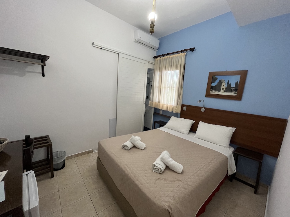 Eleni Rooms 6/40