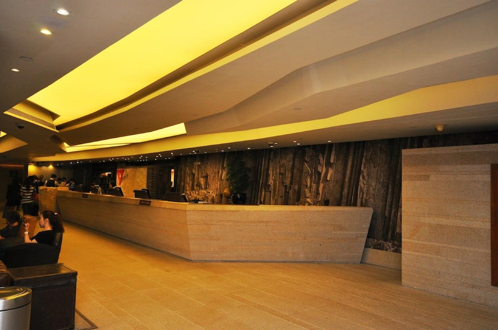 The Salisbury YMCA of Hong Kong 10/33