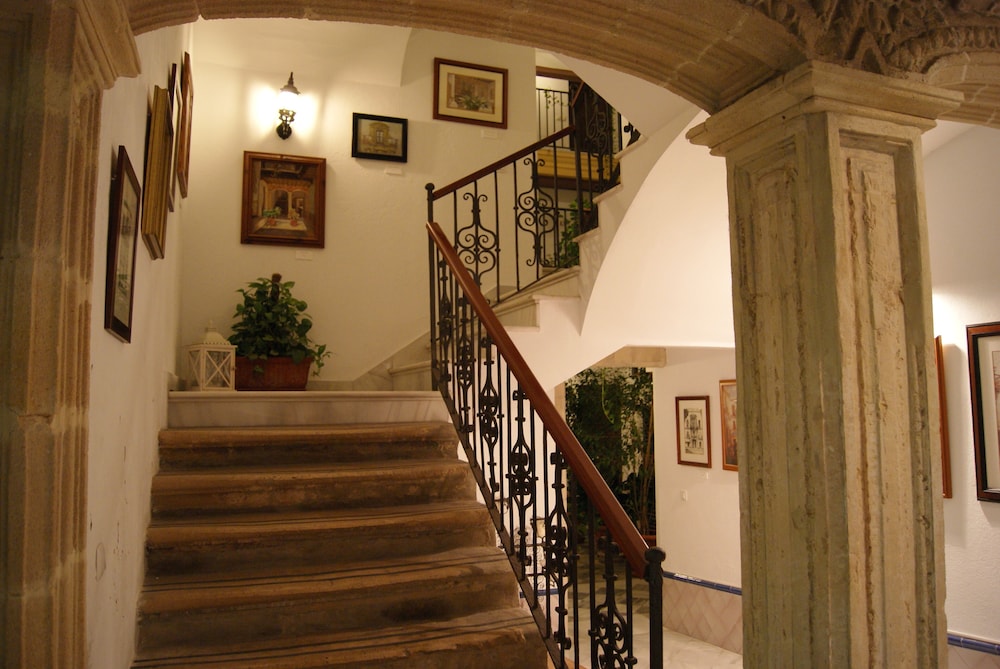 Casa Palacio de Los Leones 10/30