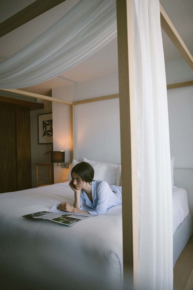 Fairmont Pacific Rim 18/50
