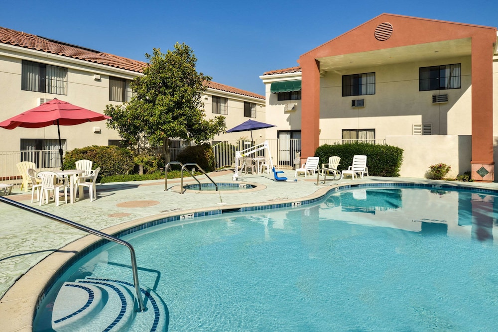 Quality Inn & Suites Walnut - City Of Industry 4/27