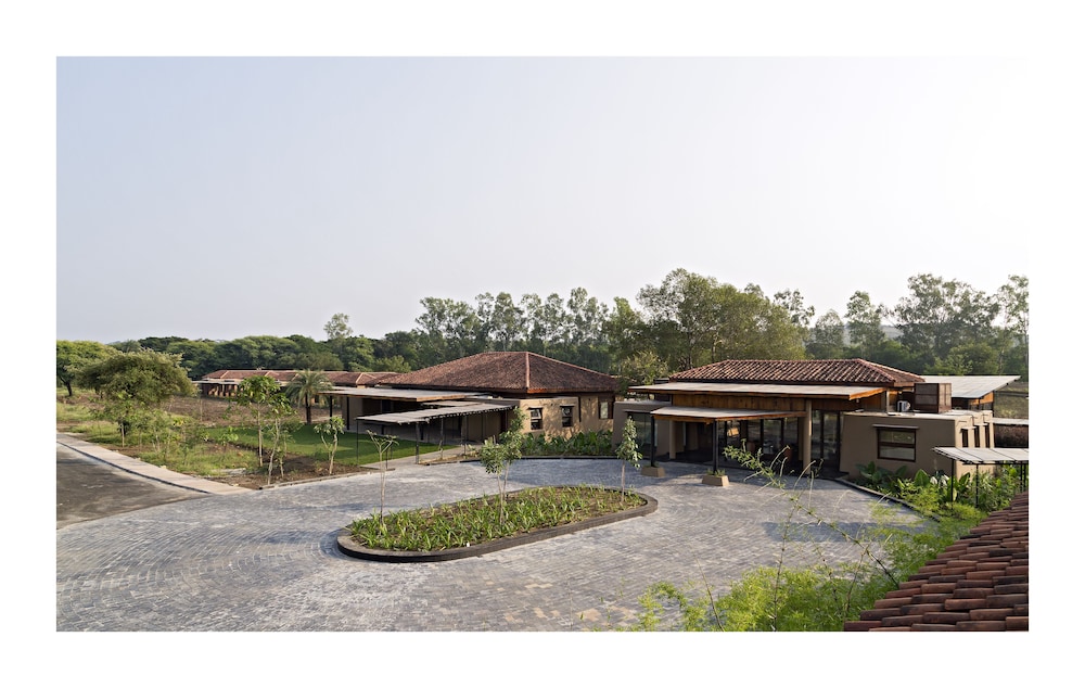 JEHAN NUMA RETREAT CLUB AND SPA 36/38