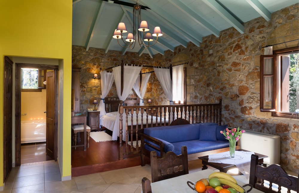 Klymeni Traditional Homes 26/50