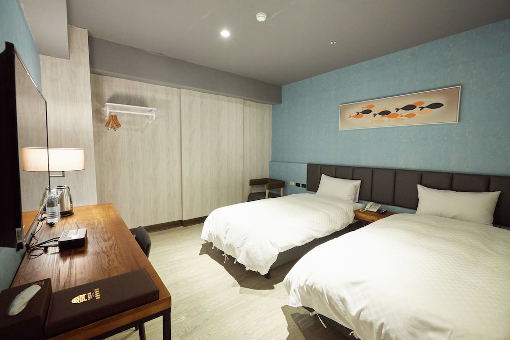 Room, Double Bed, No Window