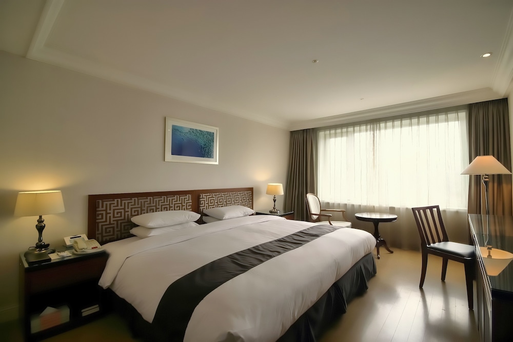Jeju Oriental Hotel & Casino 25/65