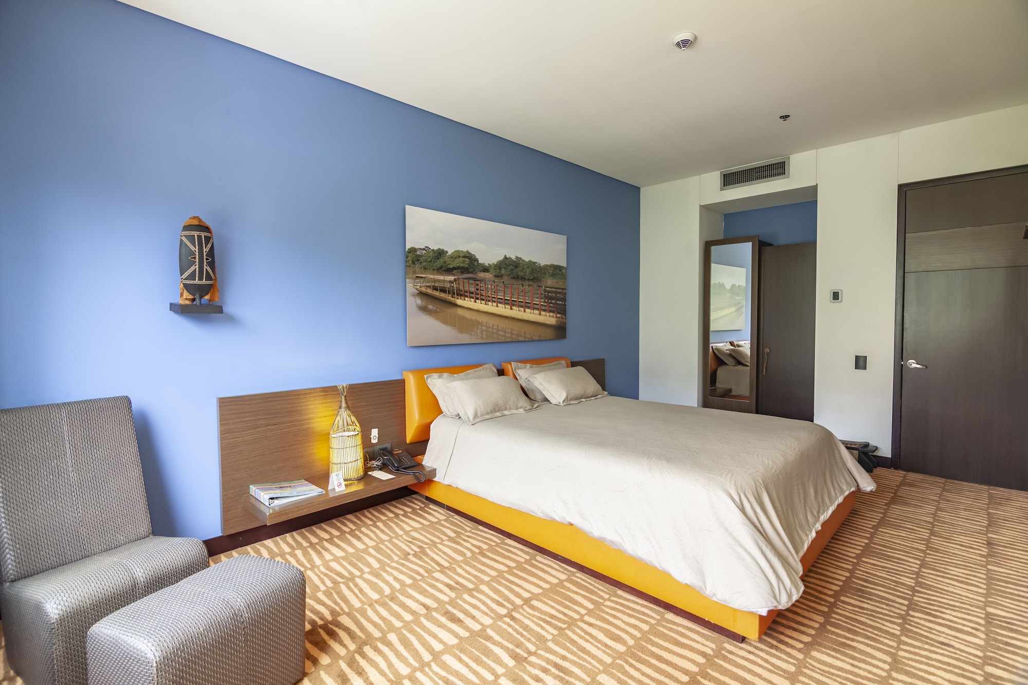EXECUTIVE, SUITE