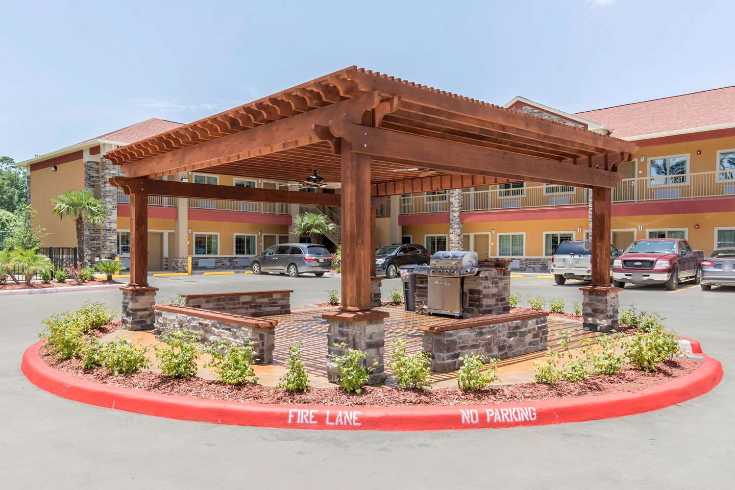ECONO LODGE INN & SUITES SPRING - HOUSTON NORTH 4/24