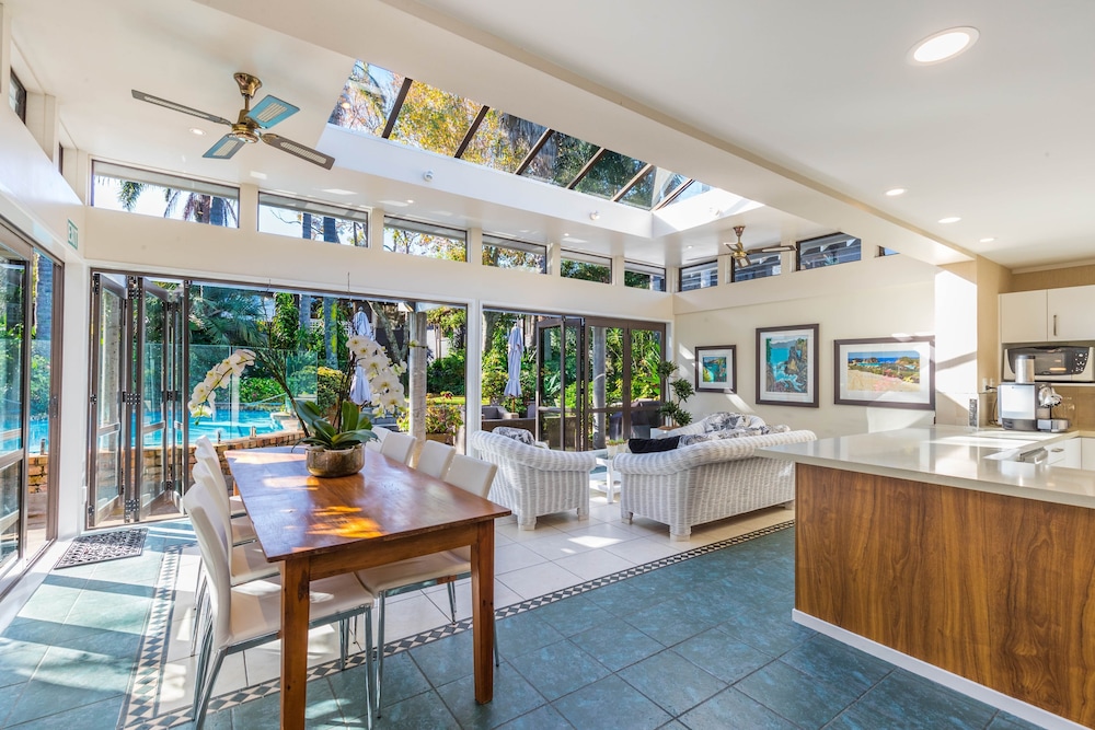 EMERALD INN ON TAKAPUNA BEACH 32/34