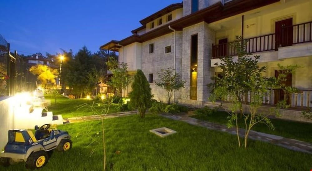 Summer Boutique Hotel 33/37