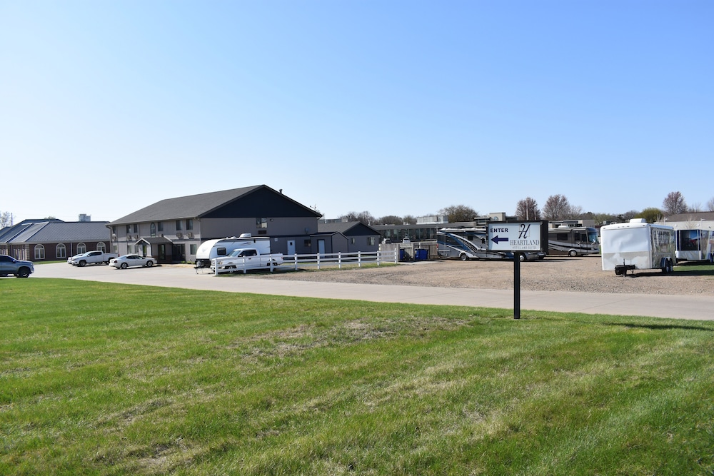 Heartland Hotel And Suites 56/62