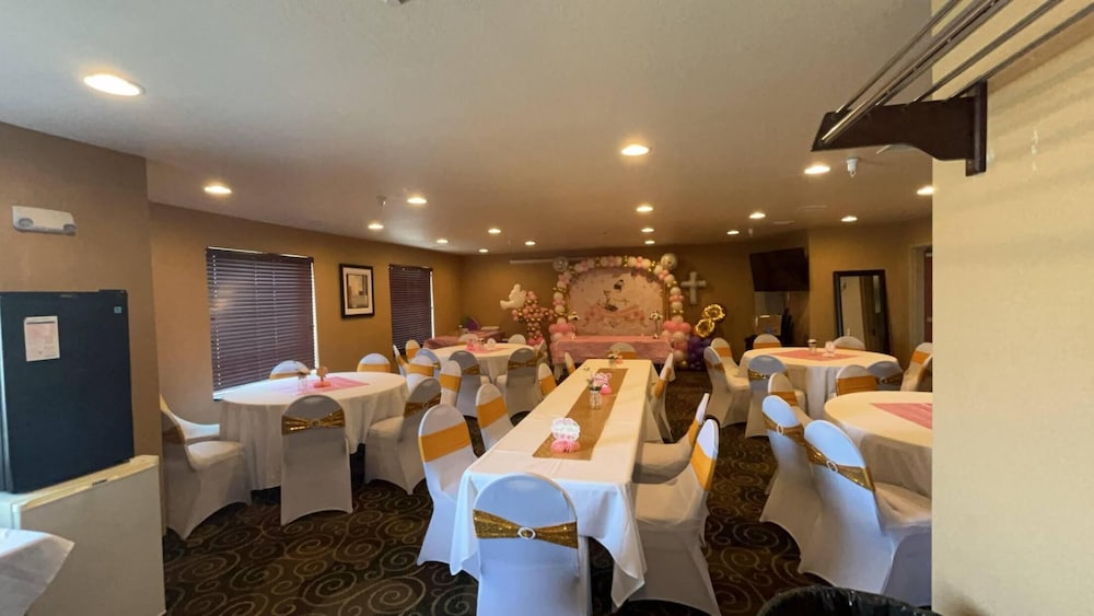 Cobblestone Inn Suites Schuyler Ne 36/62