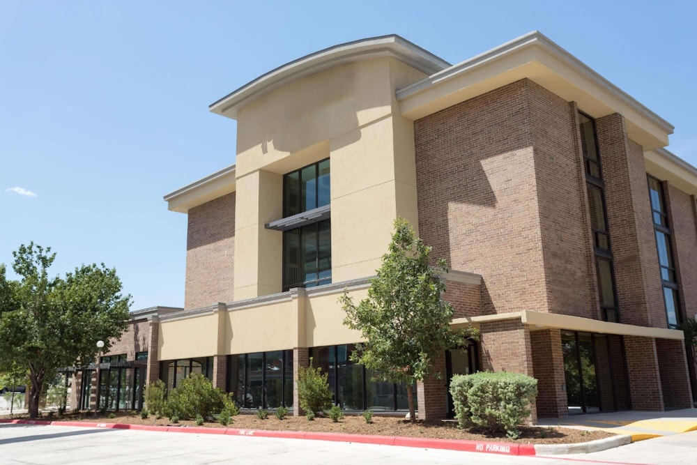 Heritage Inn Suites San Antonio Airpt, Trademark by Wyndham 2/60