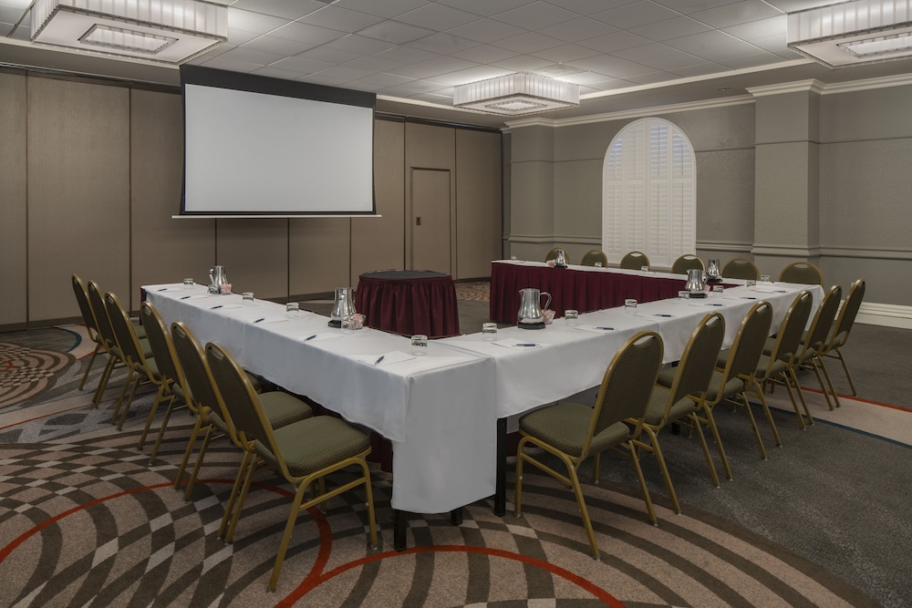 Sheraton Suites Cypress Creek Hotel 44/46