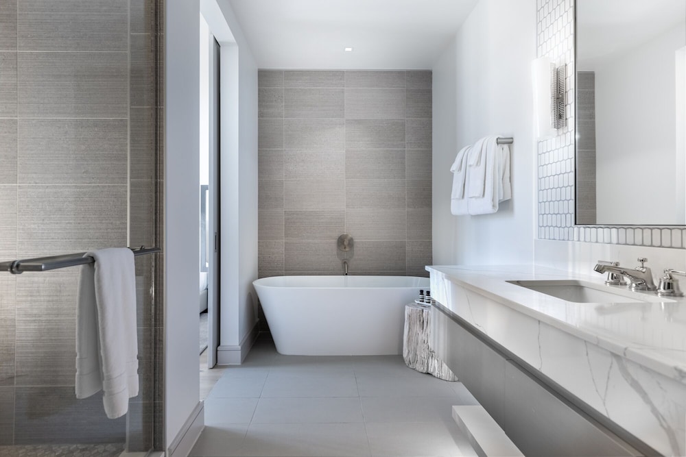 Tower, Suite, King Bed، La Colombe d Or 2/3