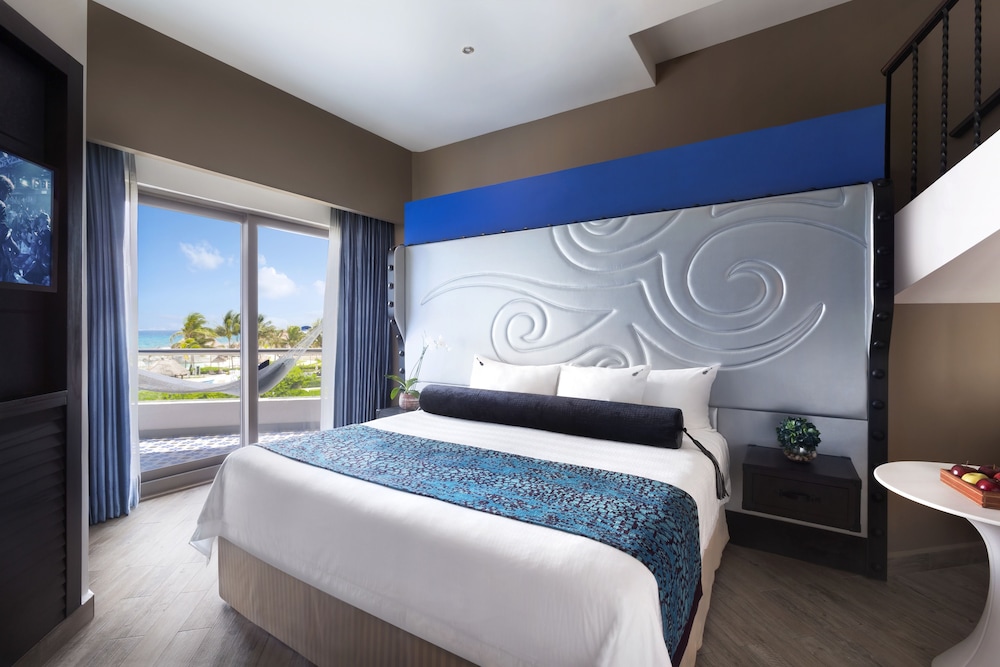 SKY, PLATINUM, DELUXE, KING BED, TERRACE