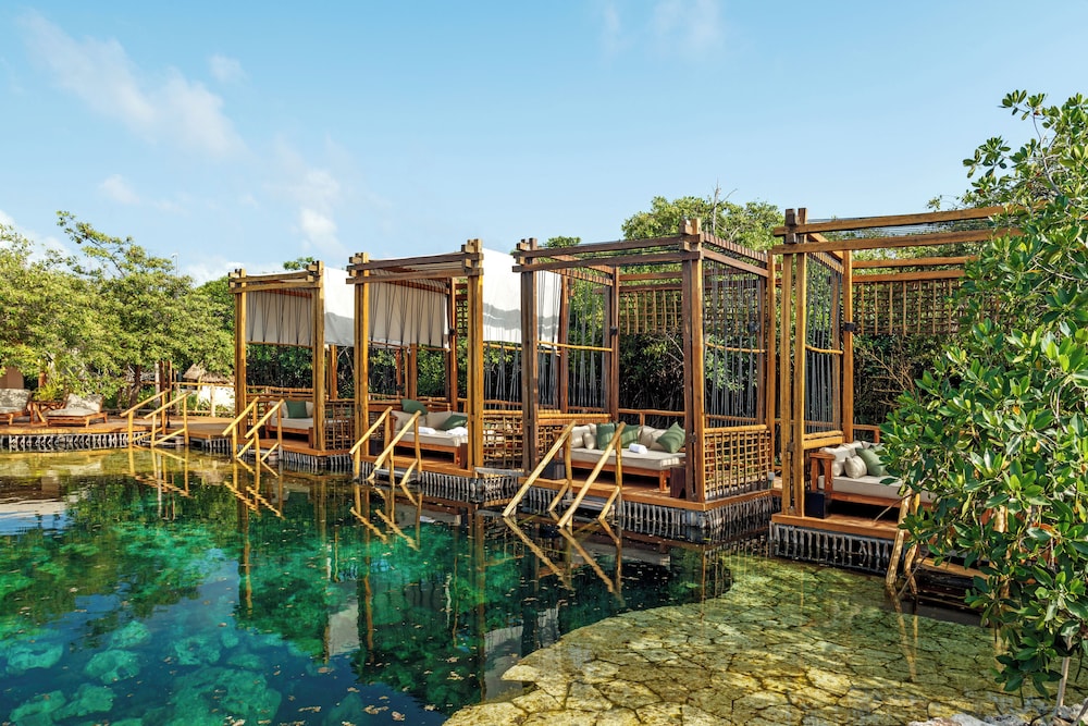 Hotel Shibari Tulum Restaurant and Cenote Club 48/50