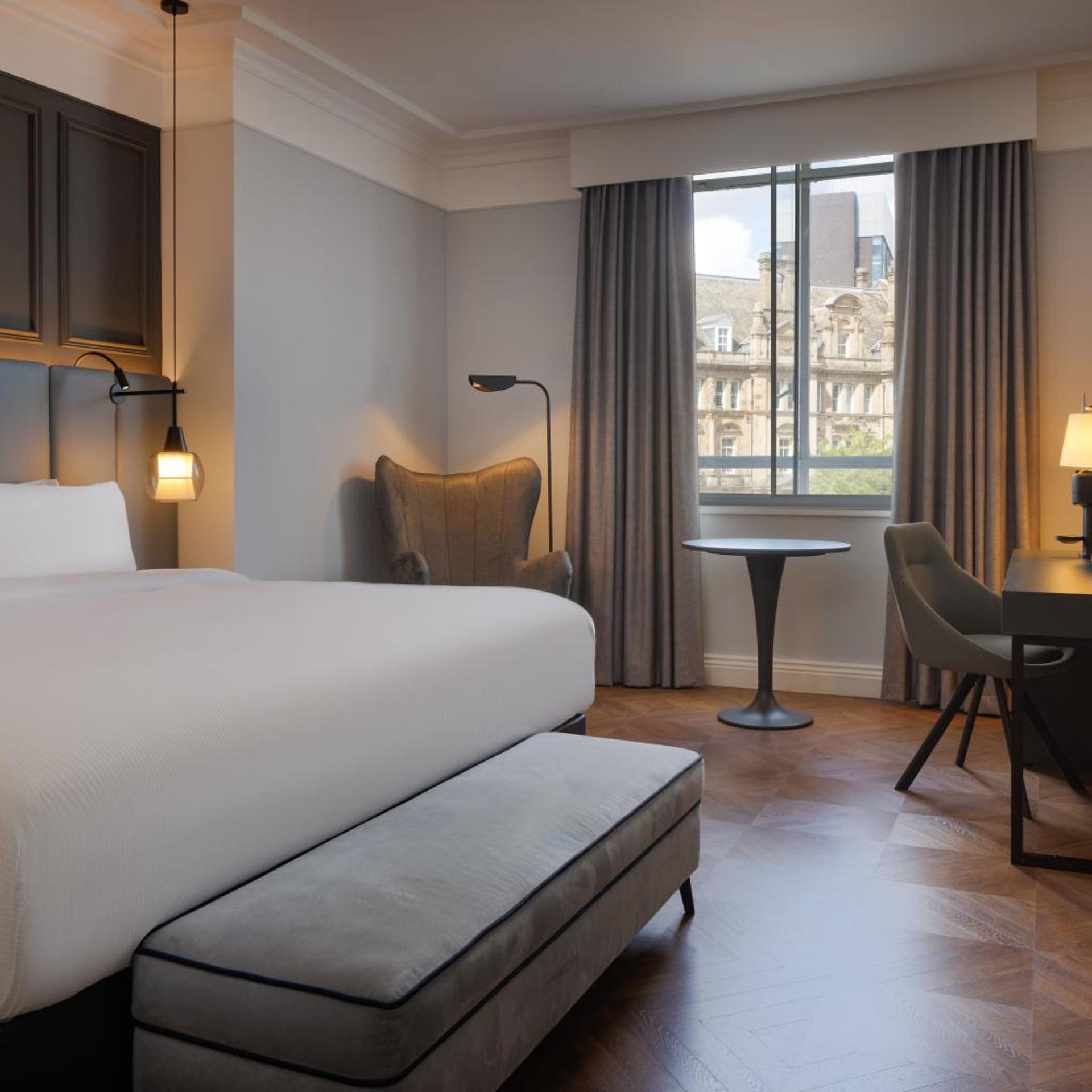 City, Superior, King Bed, Square View