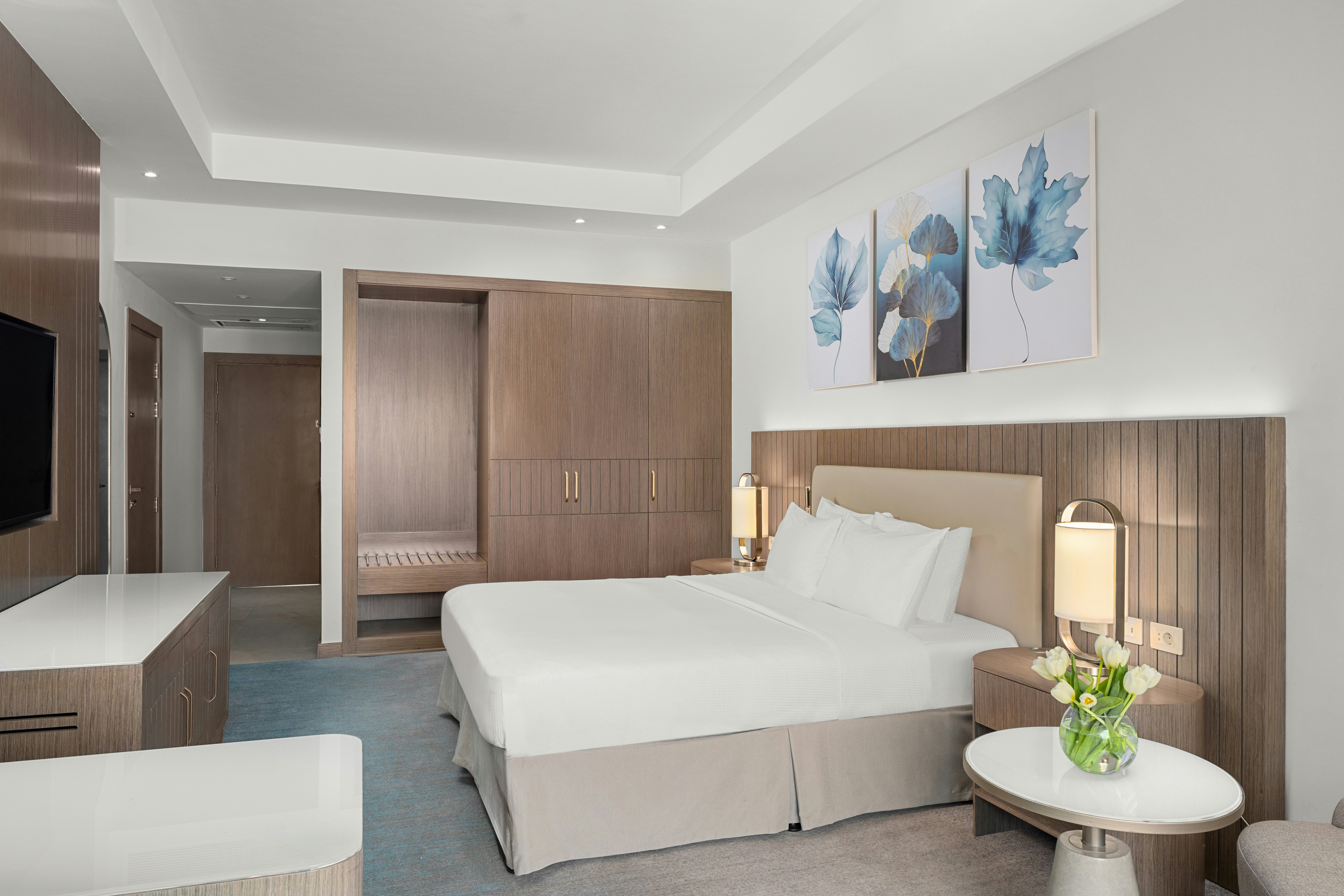 Room, King Bed, Pool Floor، Hilton Pyramids Golf Resort 4/5