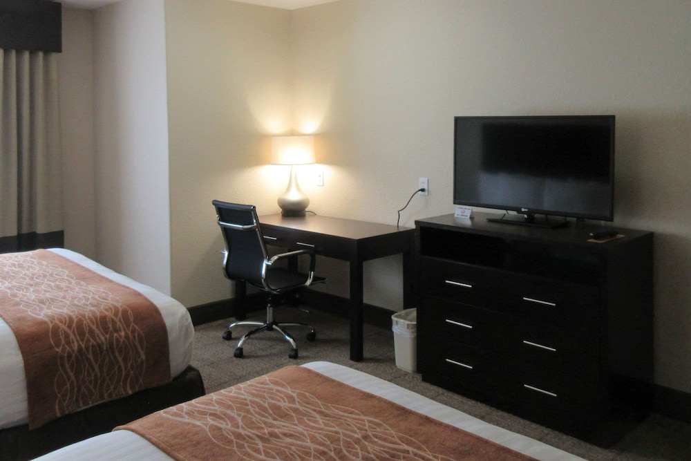 Comfort Inn and Suites Mojave CA 35/46