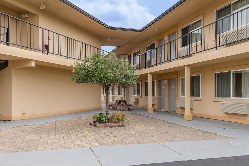Motel6 Oshkosh, WI 10/67