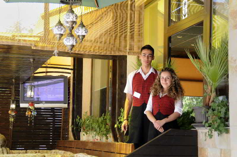 Royal Beach Hotel 5/35
