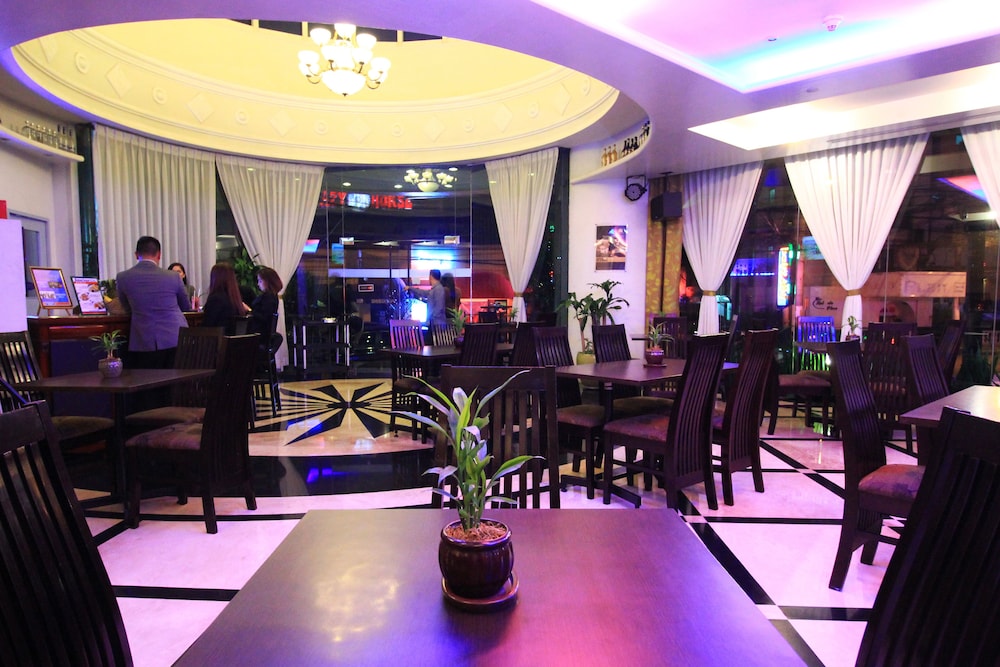 OXFORD SUITES MAKATI 30/41