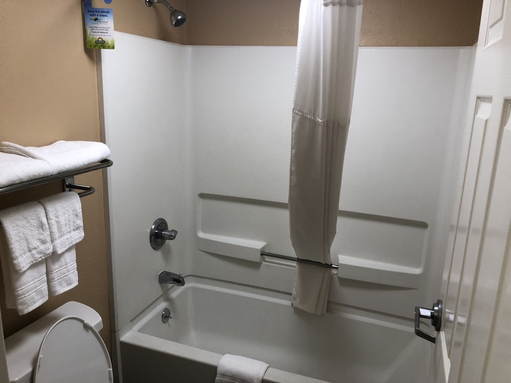Days Inn By Wyndham Columbus 23/54