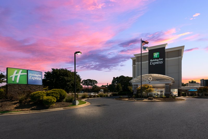 Holiday Inn Express Hampton Coliseum Central 77/80