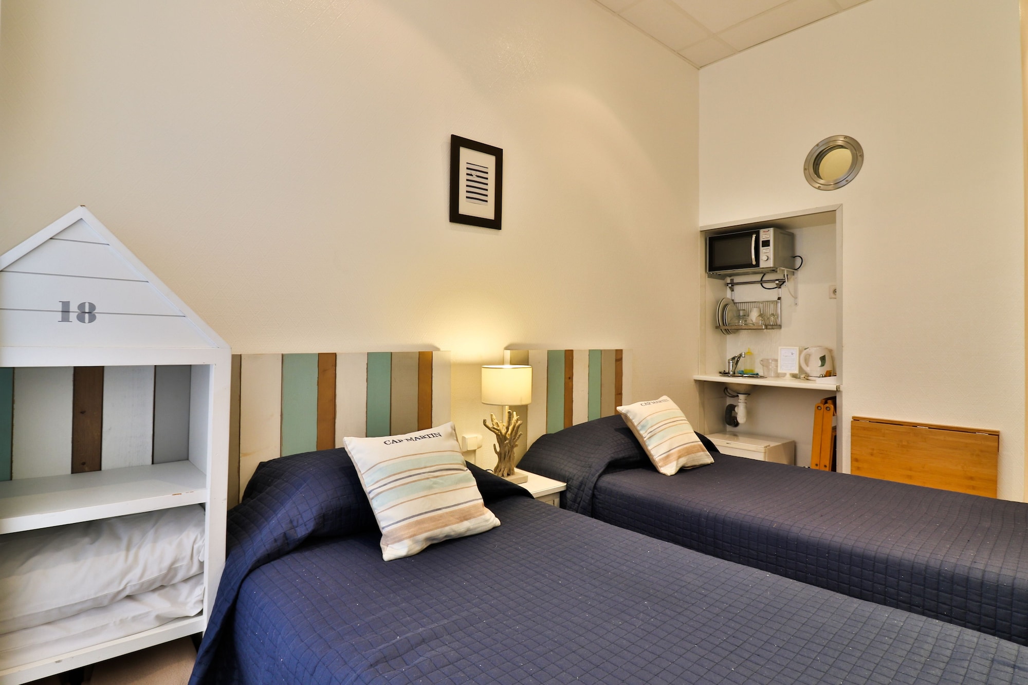CABIN, TWIN BEDS, SMALL