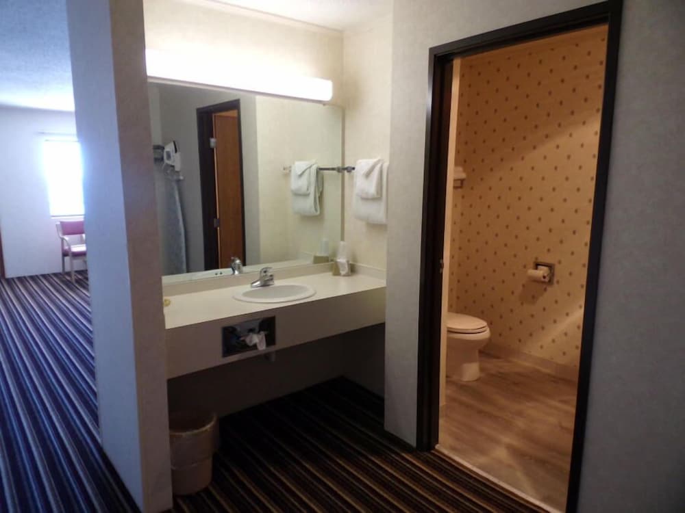 AmericInn by Wyndham Saint Ignace 56/56