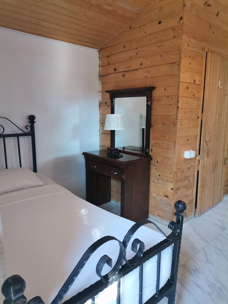 Pitos Bungalows 6/50