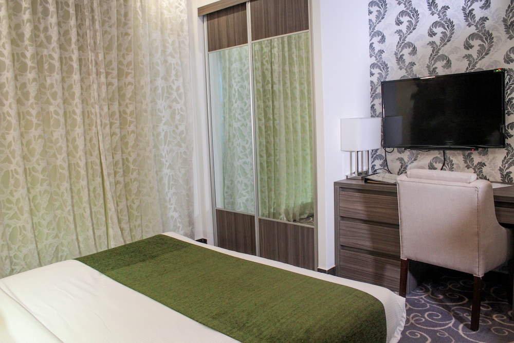 ALMOND HOTEL APARTMENTS 15/53