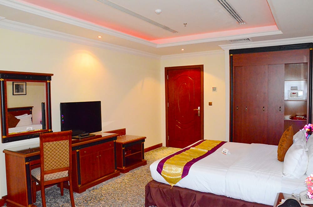فندق كراون تاور(Crown Tower Hotel) 13/47