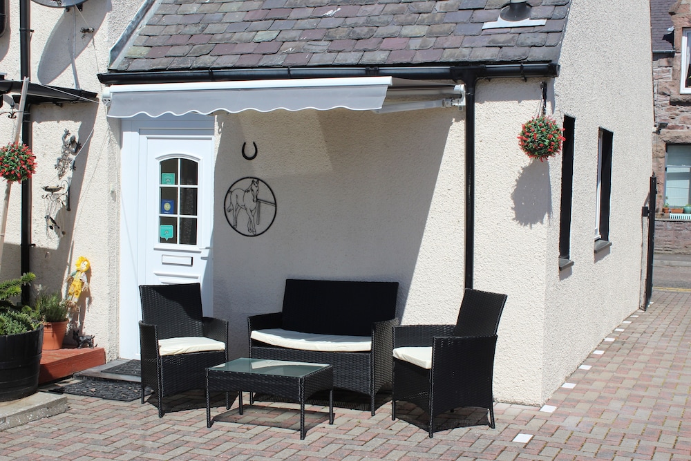 Pitfaranne Guest House 30/50