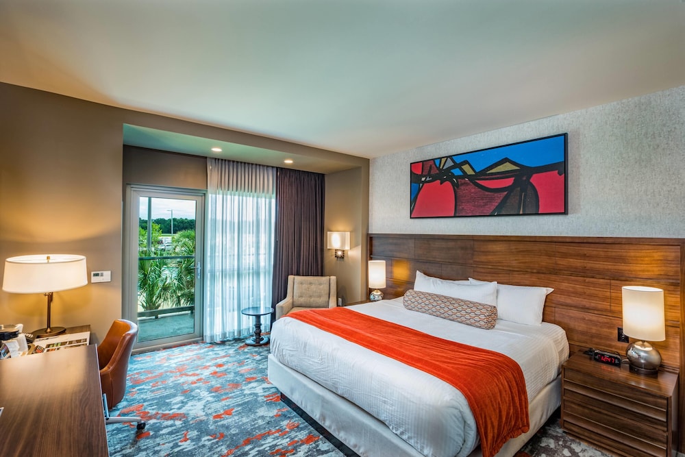 Premium, King Bed, West Tower