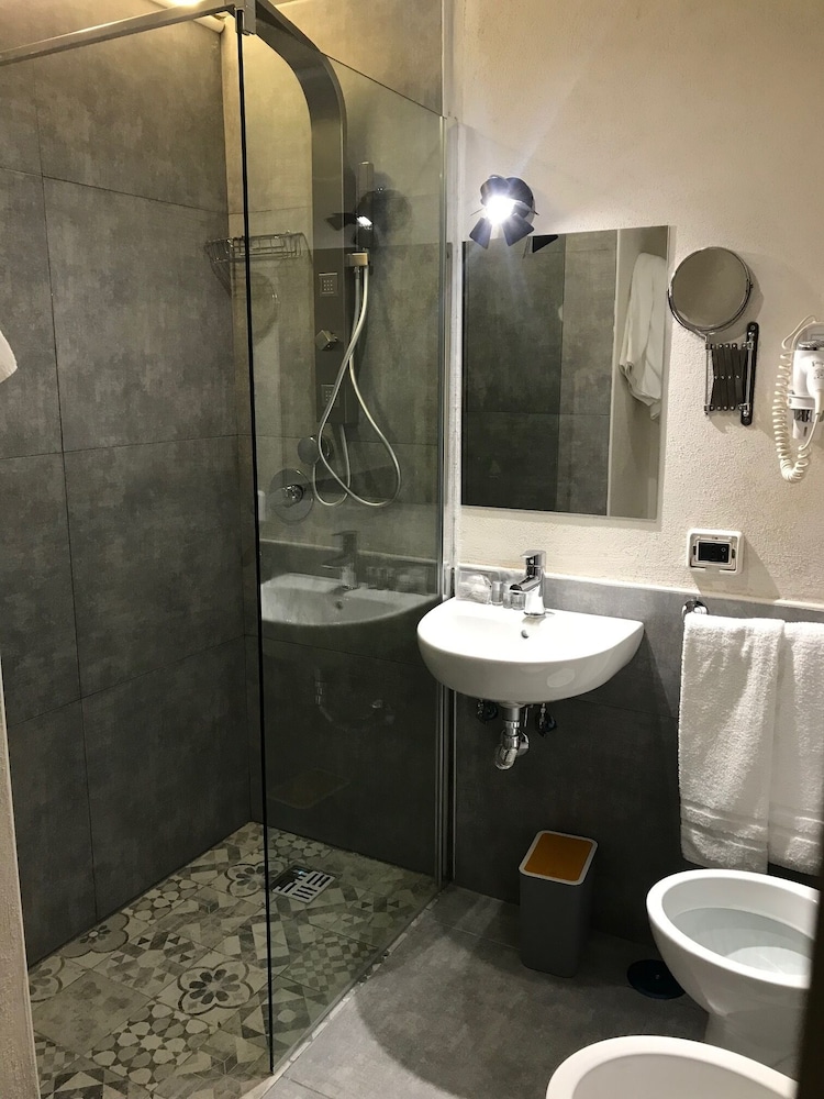 H Rooms Naples Boutique Hotel 46/50
